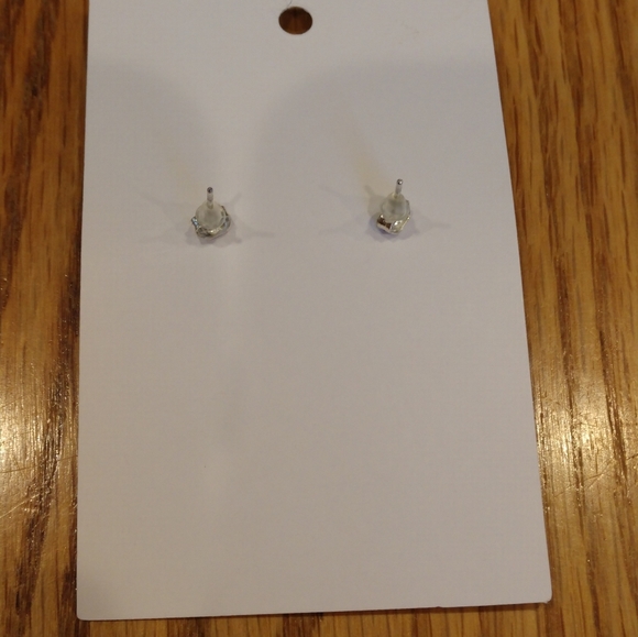 Handcrafted kittens hangin' out earrings, 🤍 WHITE with black paws - Picture 4 of 5